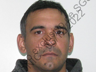 Intentó robar una moto, escapó por los techos y llevaba un revólver; fue detenido y condenado