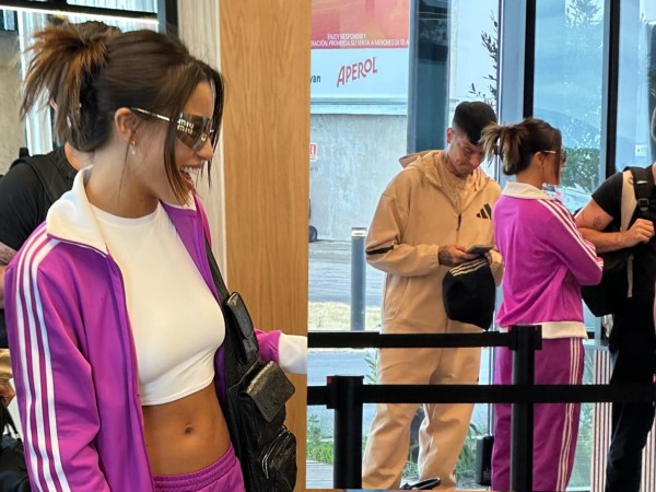 Emilia Mernes y Duki llegaron a Punta del Este para el show en el Campus de Maldonado