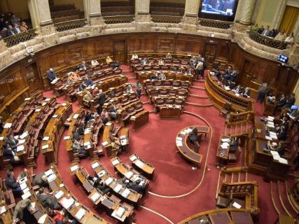 Frente Amplio impulsa nuevamente la iniciativa para establecer dos nuevos feriados nacionales