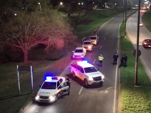 Mujer de tiró, puente, ruta 39, bulevar Artigas