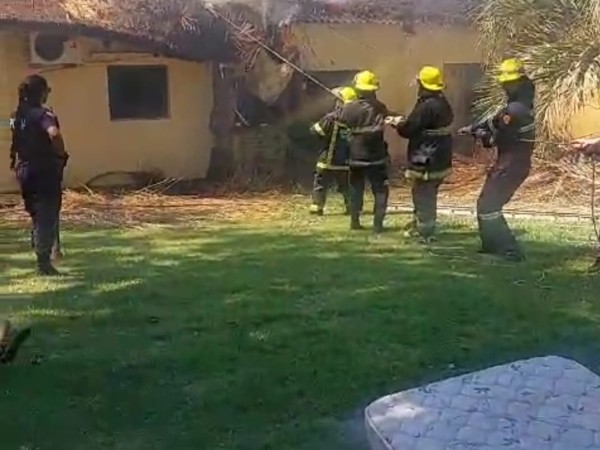 incendio, cabaña, de quincho, bomberos,