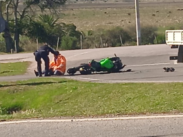 choque,siniestro,camión,moto,Ninja,lesionado