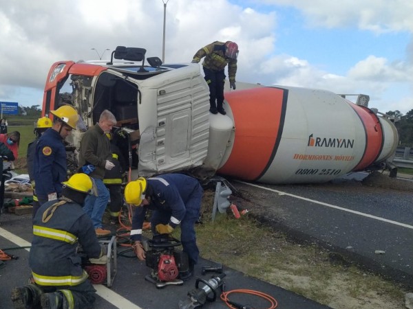 siniestro de transito, camión volcó, tránsito,