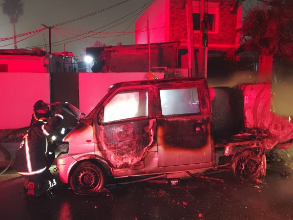 incendio,camioneta,abandonada,supuesto,dueño