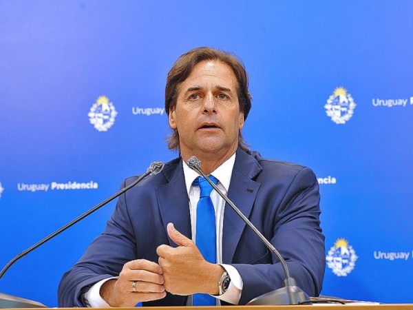 Lacalle Pou felicitó a Javier Milei y anticipó: “Tenemos mucho para trabajar en conjunto”