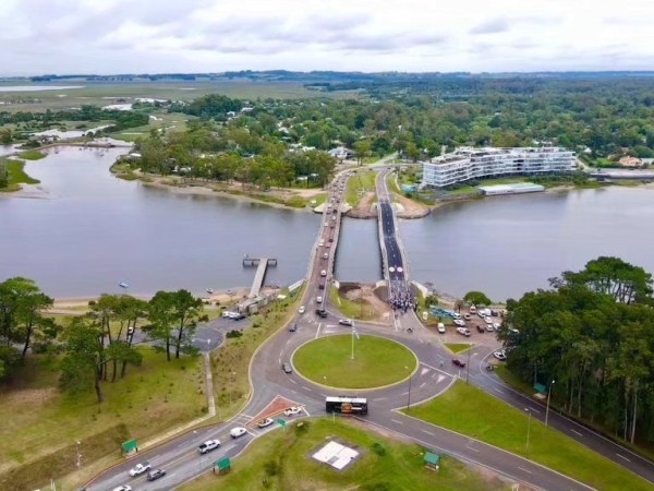 Puente, La Barra, autos