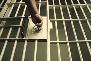 Padre e hijo a la cárcel por tenencia de drogas para la venta