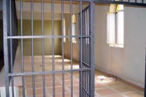 Fugó de la policía y se escondió en una cañada; sufrió hipotermia