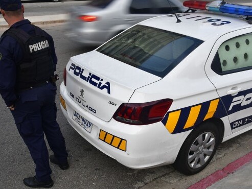Entró al garaje de una casa para robar una moto y la policía lo detuvo infraganti