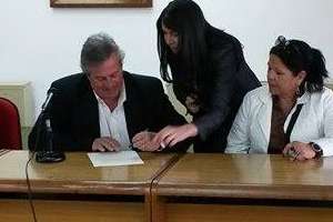 Familias de Maldonado Nuevo firmaron los títulos de sus viviendas