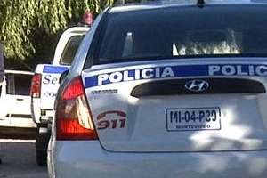 Hombre que apuntaba con un arma a policías procesado por receptación y atentado