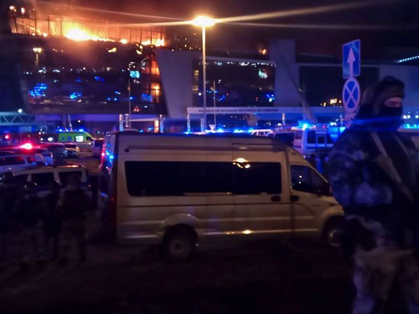 Estado Islámico se atribuye atentado en concierto musical en Rusia que dejó más de 130 muertos y cientos de heridos