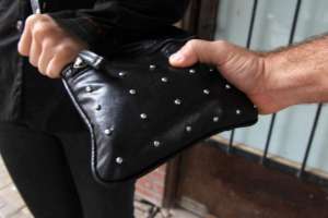Declaran ante el juez dos adolescentes que le arrebataron una cartera a una septuagenaria
