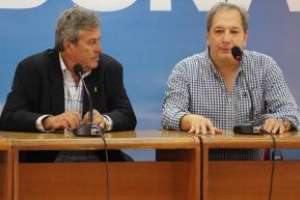 Firman promesas de compraventa en Las Flores