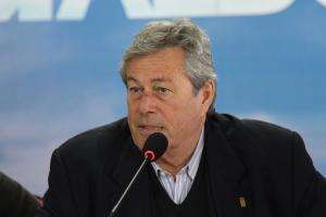 Intendente entregará pabellón a viuda de Benito Stern
