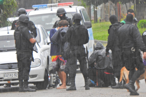 "Mirador X": 150 policías realizan 39 allanamientos en busca de drogas y armas en San Carlos