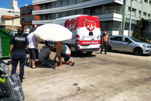 Joven motociclista falleció tras impactar contra contenedor en Punta del Este