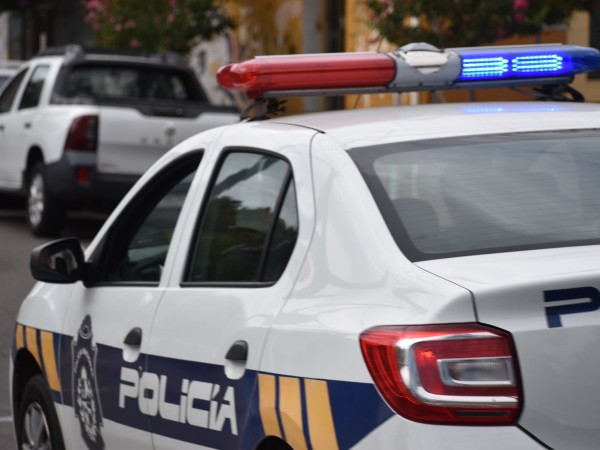 Arresto ciudadano: un hombre retuvo a una mujer que le robó la comida y lo amenazó con un arma blanca