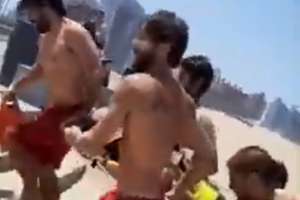 Guardavidas que realizaban prueba en la Brava rescataron a dos bañistas