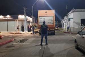 Un joven murió al estrellar su moto contra un camión recolector de residuos