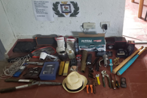 Allanamiento en Las Flores permitió aclarar cuatro robos; dos sujetos fueron condenados