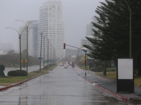 Fin de semana ventoso con rachas de hasta 70 km/h y probables tormentas, según Inumet