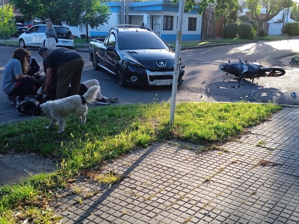 Siniestro de tránsito, moto, auto, lesionados