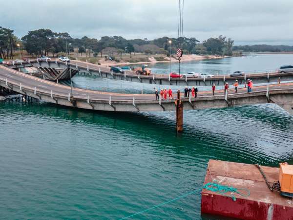 Van por segundo pilote para evitar descenso del puente de La Barra y ver si puede habilitarse al tránsito liviano