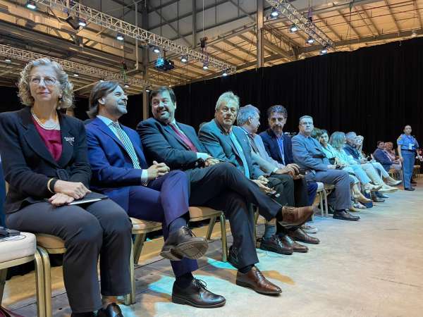 Presidente habilitó 1ª Reunión sobre el Acuerdo de Plásticos resaltando la toma multisectorial de decisiones 