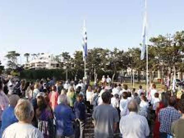 Por primera vez 50 niños argentinos juraron su bandera en Maldonado