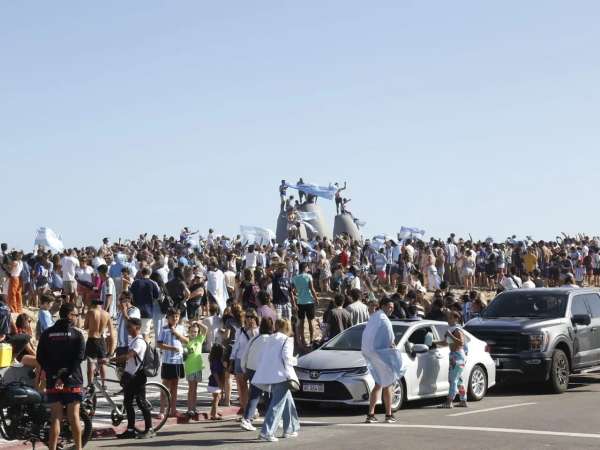 Intendente Antía festejó con hinchas argentinos triunfo de la copa del mundo 