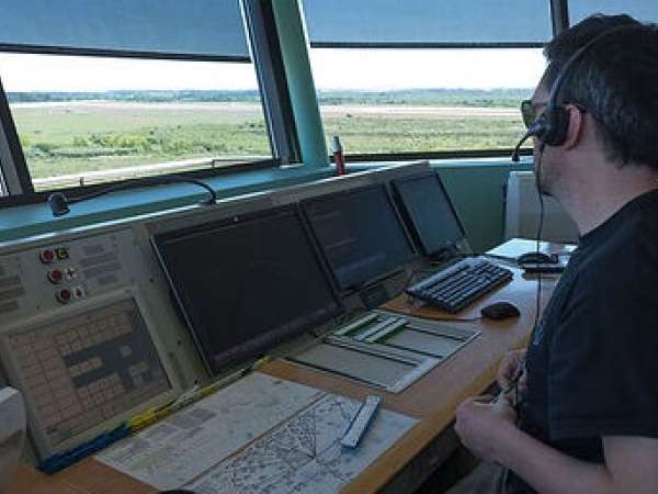 Controladores aéreos hablan de “avances” pero advierten que reunión de mañana debe definir acuerdos