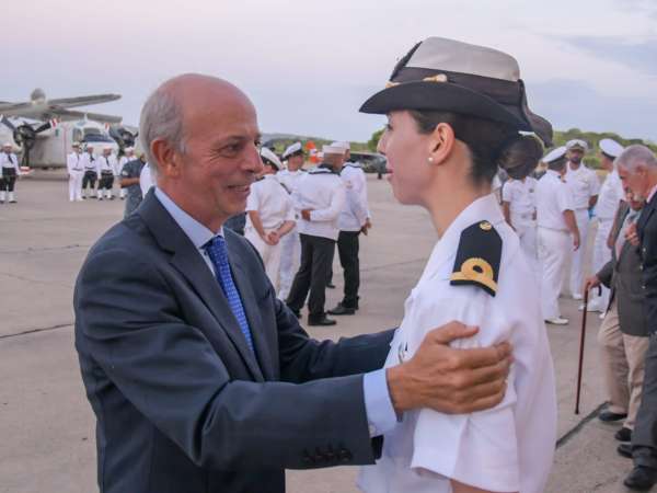 En el aniversario de la Aviación Naval se presentó la primera piloto de la Armada Nacional de la historia uruguaya