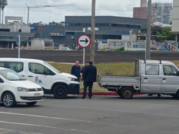 Camioneta de la Intendencia chocó a otro vehículo