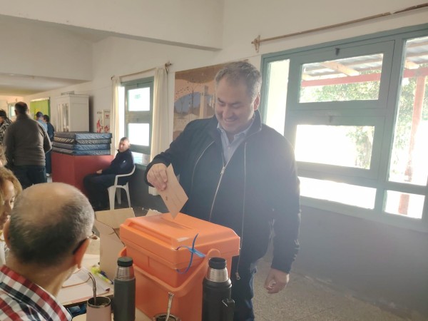 Artola votó y aseguró que “hoy es el día de agradecer”