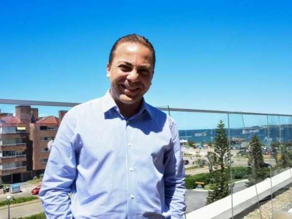 La vida de Cristian Castro en Punta del Este: “Me compré mi mate y me voy a la playa”